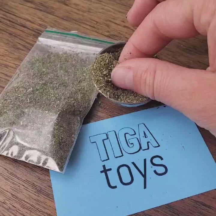 Video showing fine cat potent cat nip by Tiga Toys